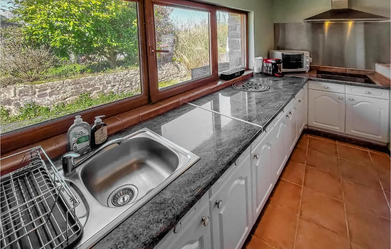 1 Bedroom Beautiful Home In Lanneanou Holiday home